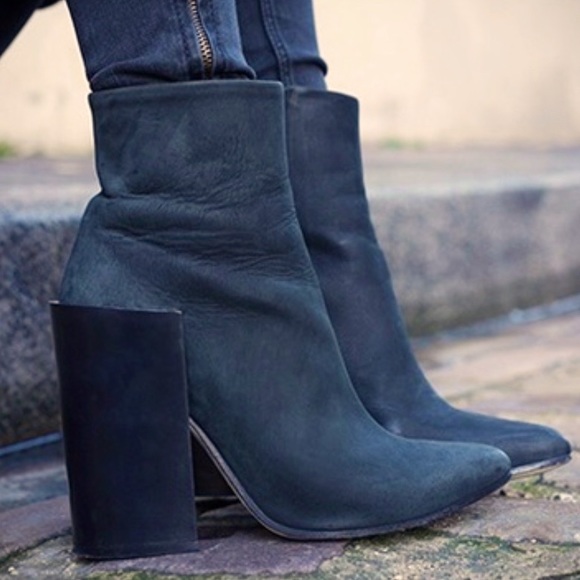 BLACK Short Block Heel ANKLE BOOT - Picture 4 of 10